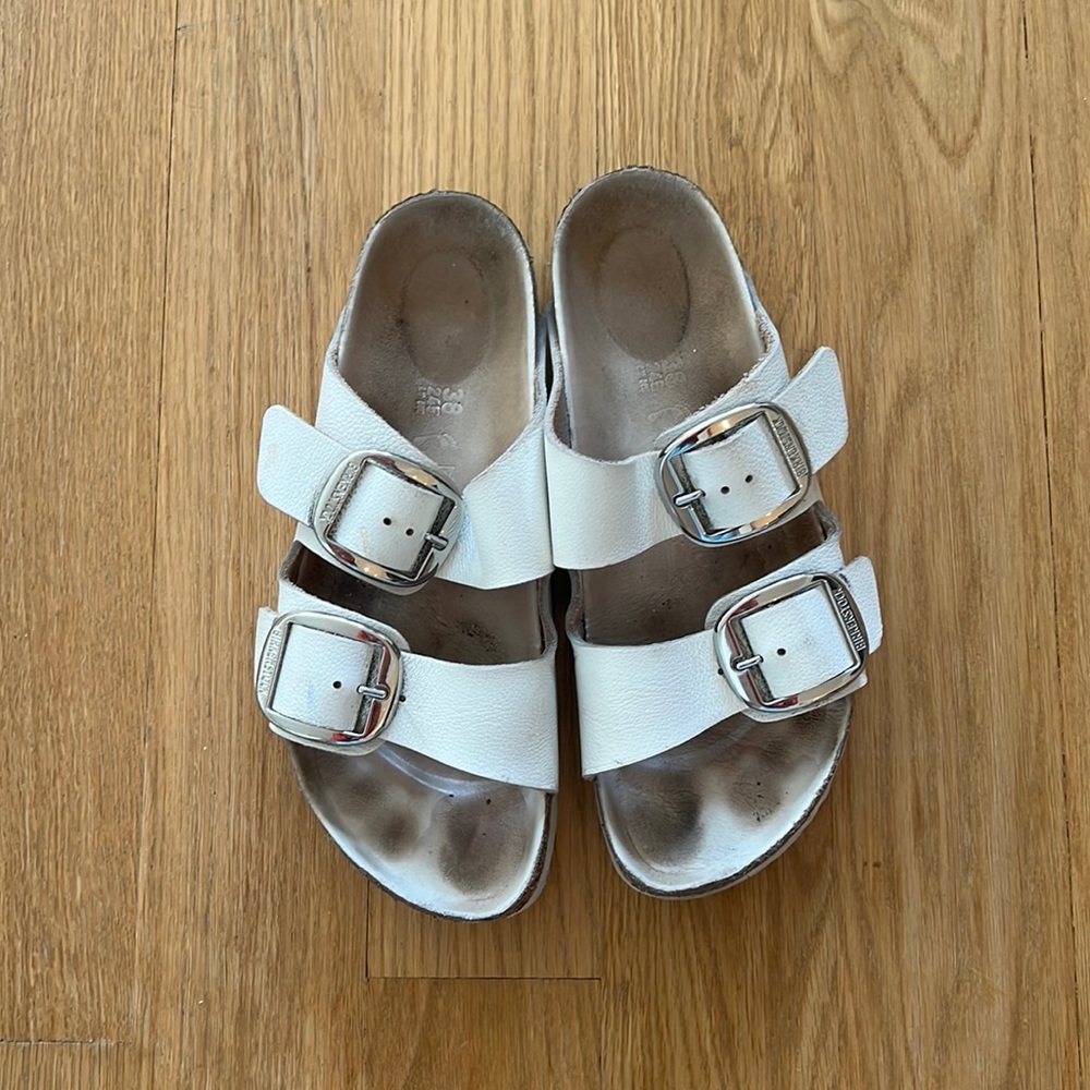 White leather big buckle birkinstocks